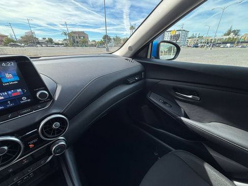 Used 2025 Nissan Sentra SV FWD image 33