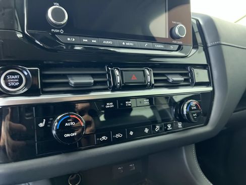 Used 2024 Nissan Pathfinder SV w/ SV Premium Package FWD image 24