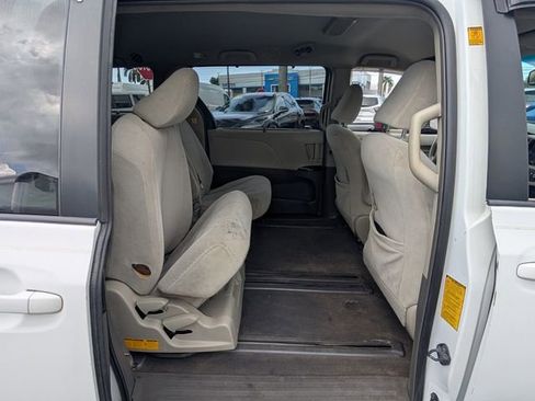 Used 2012 Toyota Sienna LE image 16