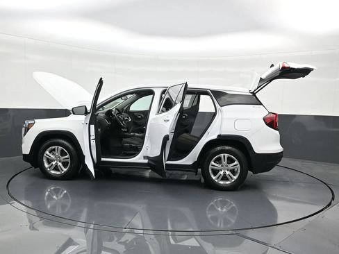 Used 2023 GMC Terrain SLE image 33