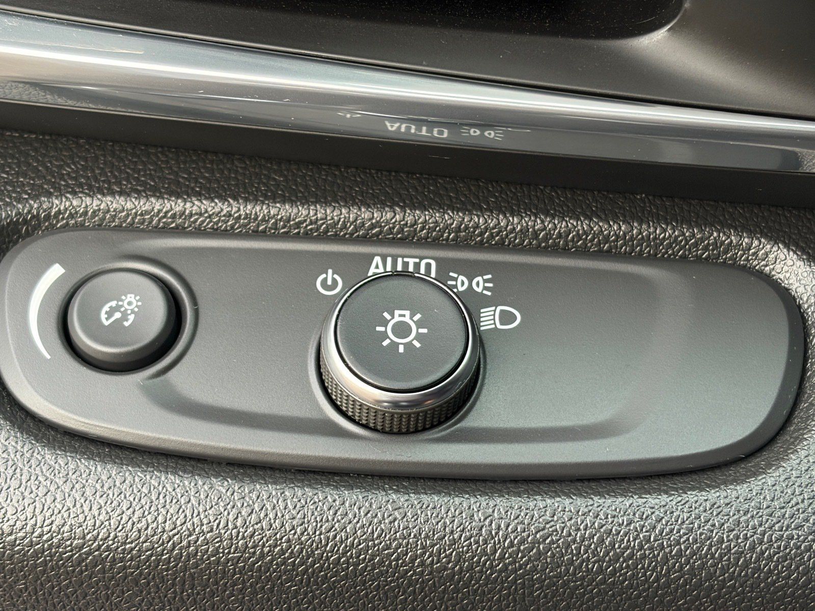 Used 2024 Buick Envista Preferred w/ Convenience I Package FWD image 21