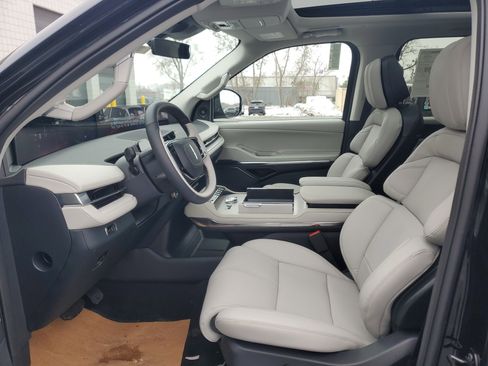 New 2025 Lincoln Navigator Reserve image 12