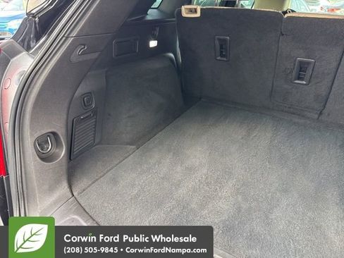 Used 2017 Cadillac XT5 FWD image 33