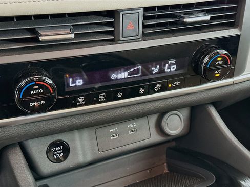 Used 2025 Nissan Rogue SV image 23