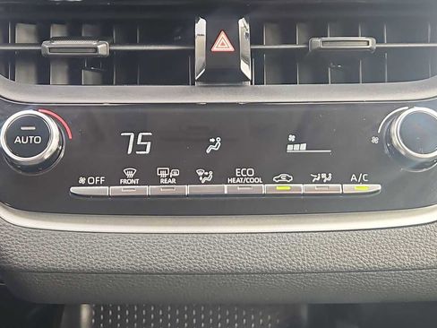 Used 2020 Toyota Corolla LE image 16