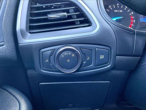 Used 2019 Ford Edge SE FWD image 33