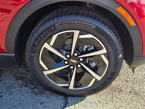 New 2026 Chevrolet Equinox EV LT image 9