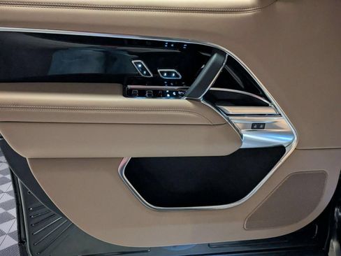 New 2026 Land Rover Range Rover Long Wheelbase SE AWD/4WD image 11