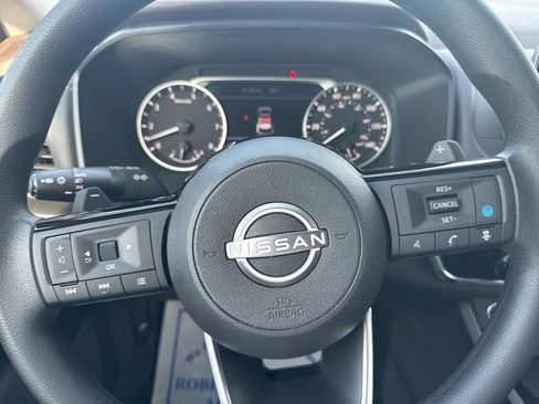 Used 2023 Nissan Rogue SV image 18