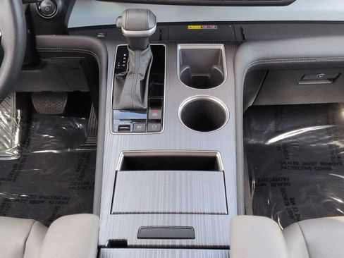 Used 2025 Toyota Sienna XLE FWD image 19