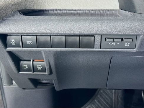 Used 2024 Toyota Sienna XLE image 10