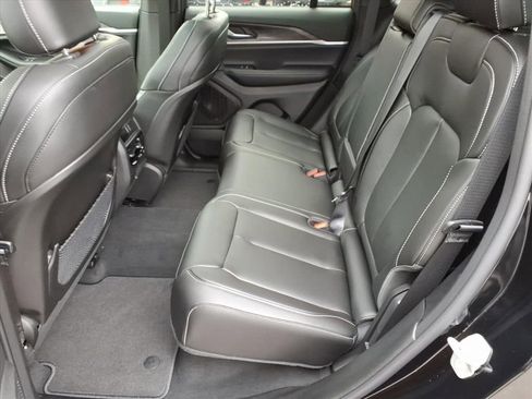 New 2025 Jeep Grand Cherokee Limited image 13