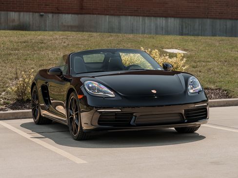Used 2024 Porsche 718 Boxster w/ Premium Package image 2