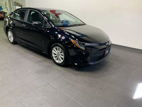 Certified 2024 Toyota Corolla LE w/ LE Convenience Package image 2