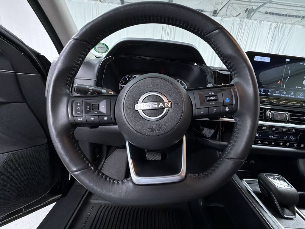Used 2024 Nissan Pathfinder SL AWD/4WD image 30