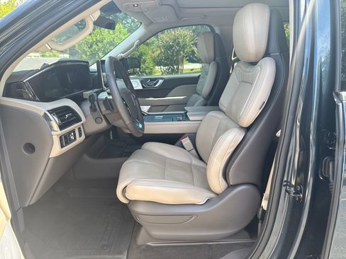 Used 2024 Lincoln Navigator Reserve AWD/4WD image 16