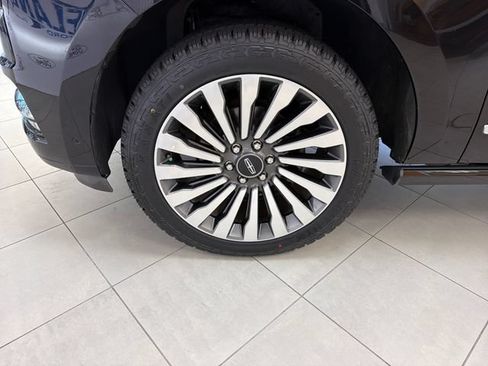 Used 2019 Lincoln Navigator Reserve AWD/4WD image 28