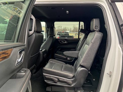 Used 2023 Chevrolet Suburban Premier image 22