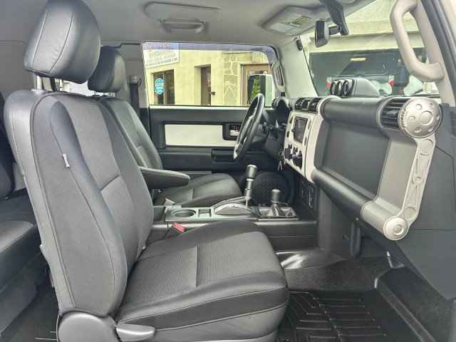 Used 2013 Toyota FJ Cruiser 4WD w/ Upgrade Pkg image 16