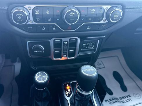 Used 2025 Jeep Gladiator Sport image 34