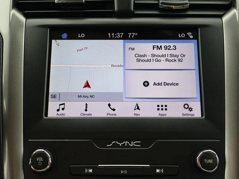 Used 2019 Ford Fusion SE FWD image 9