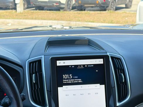 Used 2023 Ford Edge Titanium image 19