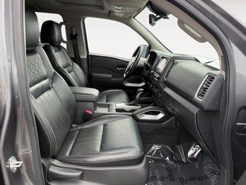 Used 2023 Nissan Frontier SV w/ SV Premium Package image 19
