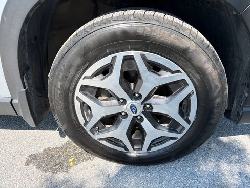 Certified 2023 Subaru Forester Premium AWD/4WD image 17
