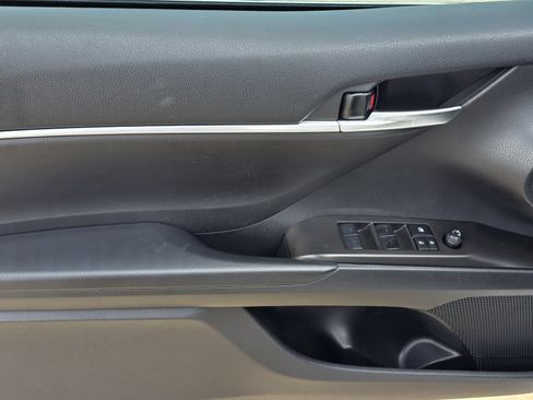 Used 2023 Toyota Camry SE FWD image 17