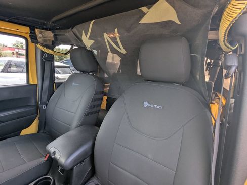 Used 2015 Jeep Wrangler Unlimited Rubicon w/ Connectivity Group AWD/4WD image 17