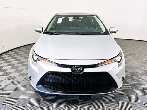 Used 2022 Toyota Corolla LE image 8