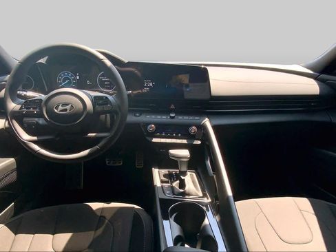 Used 2025 Hyundai Elantra SEL FWD image 16