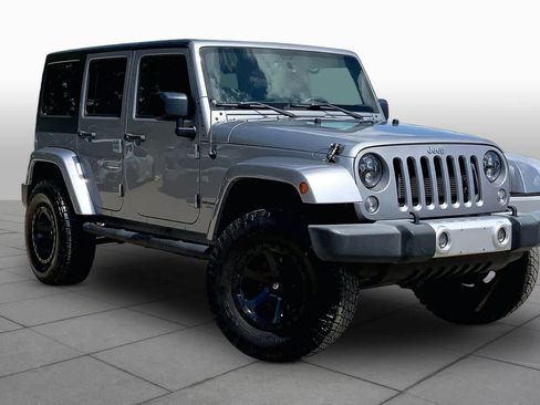 Used 2015 Jeep Wrangler Unlimited Sahara w/ Dual Top Group AWD/4WD image 3
