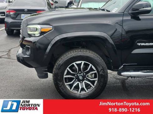 Used 2022 Toyota Tacoma TRD Sport w/ Technology Package RWD image 9