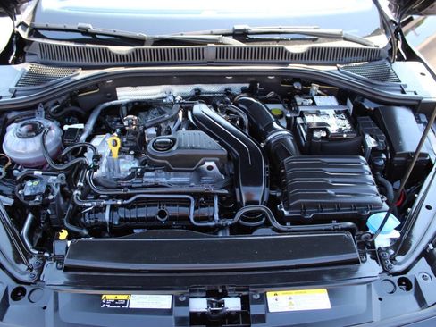 Used 2025 Volkswagen Jetta SE image 8