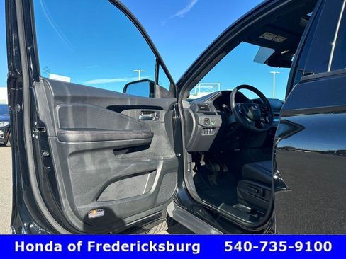 Certified 2025 Honda Ridgeline Black Edition image 24