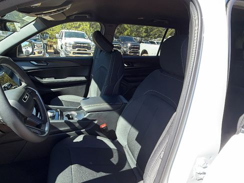 New 2026 Jeep Grand Cherokee L Laredo image 17