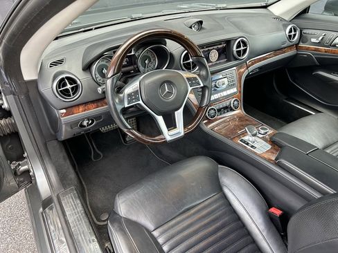 Used 2016 Mercedes-Benz SL 550 image 4