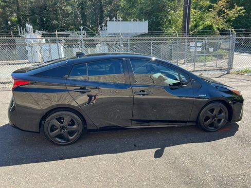 Used 2022 Toyota Prius Limited FWD image 4