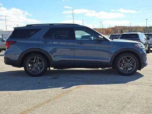Used 2025 Ford Explorer ST-Line w/ Premium Package image 6