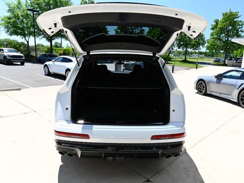 Used 2025 Audi SQ7 Premium Plus AWD/4WD image 47