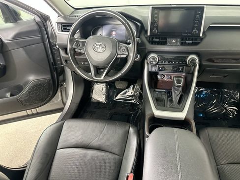 Used 2019 Toyota RAV4 Limited w/ Cold Weather Package FWD image 17