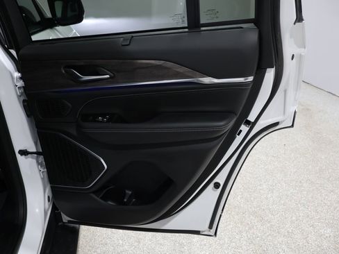 Used 2023 Jeep Grand Cherokee Overland w/ Luxury Tech Group IV image 22