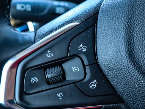 Used 2025 Chevrolet Trax LT w/ LT Convenience Package image 27