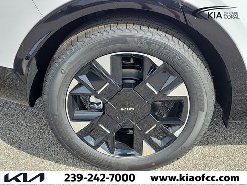 New 2026 Kia Sportage SX FWD image 9
