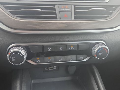 Used 2025 Nissan Altima 2.5 SV FWD image 9