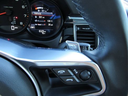 Used 2018 Porsche Macan AWD/4WD image 38