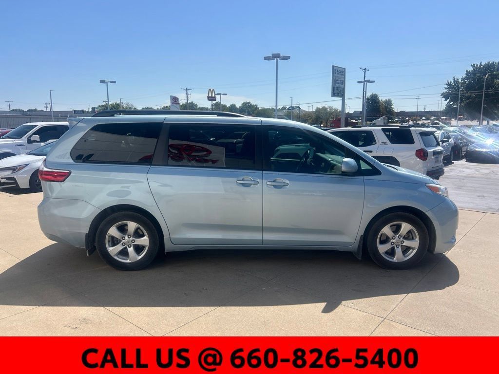 Used 2017 Toyota Sienna LE FWD image 5
