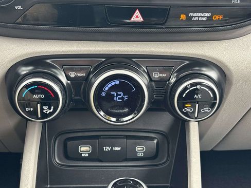 Used 2024 Hyundai Venue SEL image 23