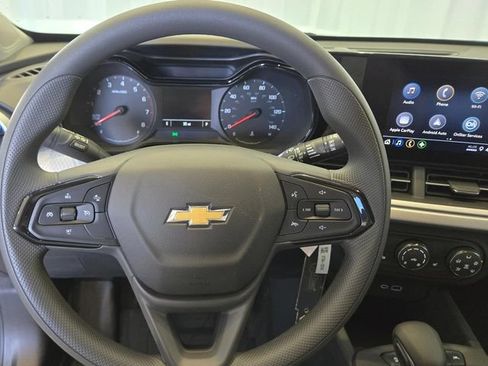 New 2026 Chevrolet Trax LS w/ LS Convenience Package FWD image 15
